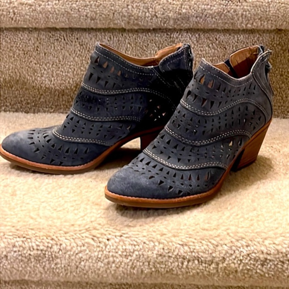 Women’s Sofft‎ ankle boots